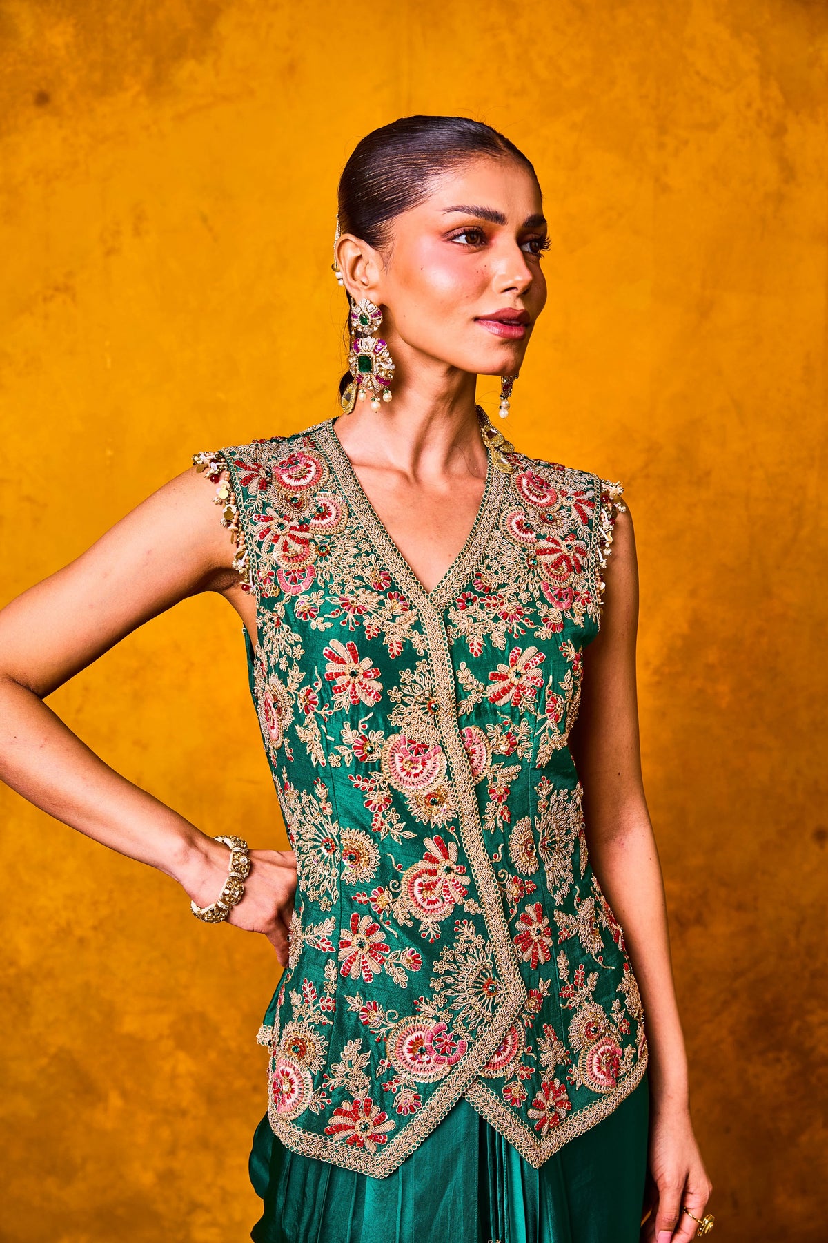Avya set in emerald