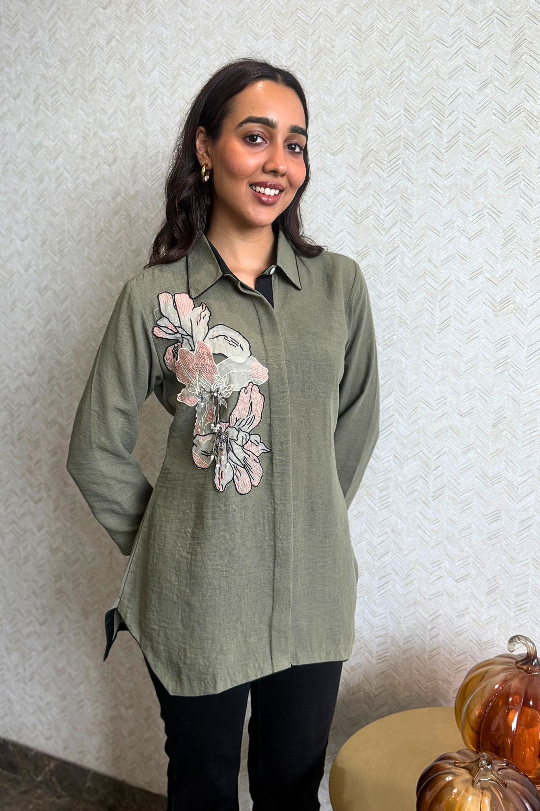 Petal Crest Shirt in Olive