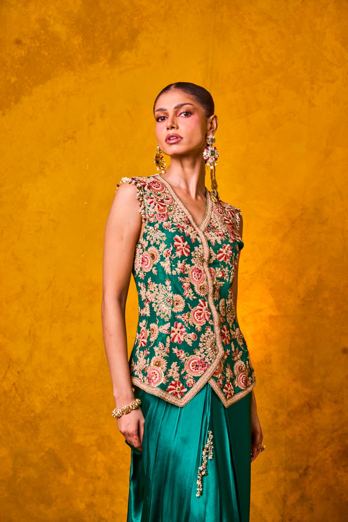 Avya set in emerald